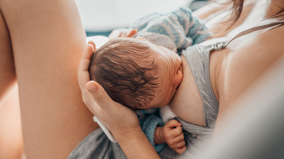 Māmiņu pieredzes stāsti par zīdaiņa zīdīšanu